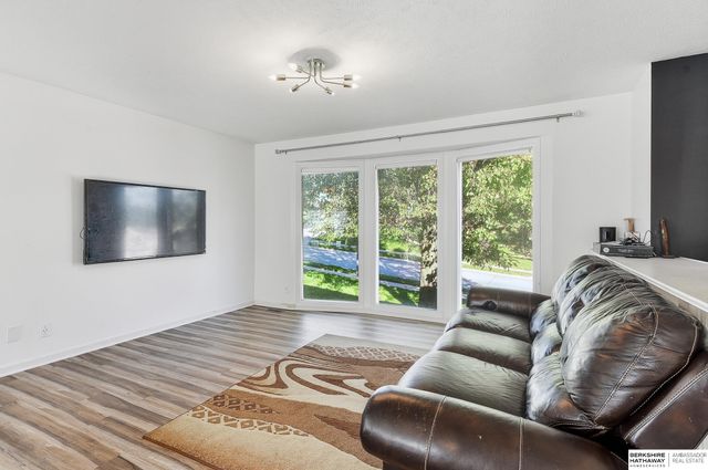 8624 N 81st Avenue, Omaha, NE 68122