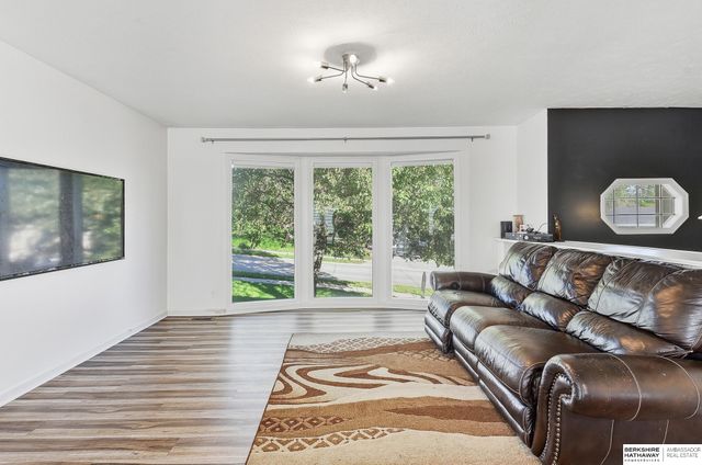 8624 N 81st Avenue, Omaha, NE 68122