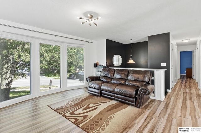 8624 N 81st Avenue, Omaha, NE 68122