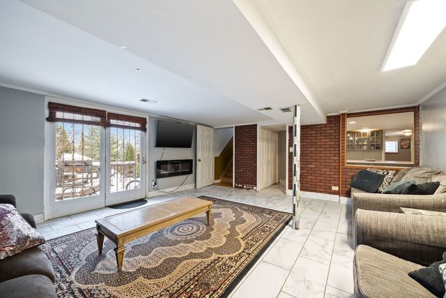 10043 S 84th Avenue, Palos Hills, IL 60465