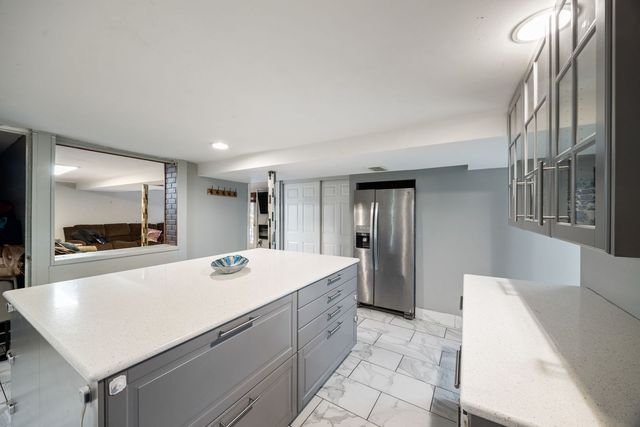 10043 S 84th Avenue, Palos Hills, IL 60465