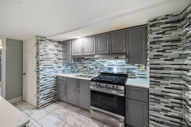 10043 S 84th Avenue, Palos Hills, IL 60465