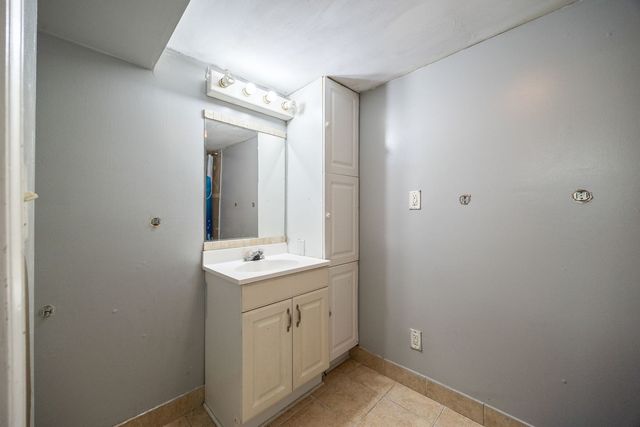 10043 S 84th Avenue, Palos Hills, IL 60465