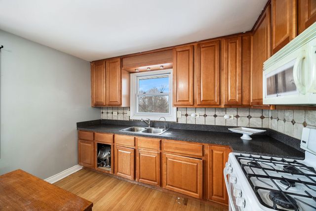 10043 S 84th Avenue, Palos Hills, IL 60465