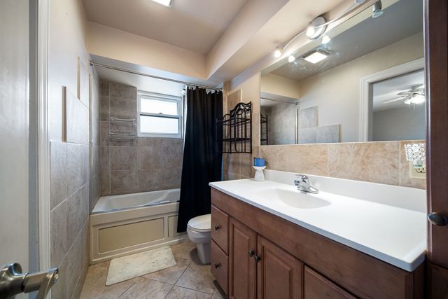 10043 S 84th Avenue, Palos Hills, IL 60465