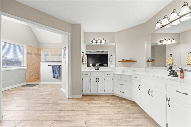 15826 Maple Street, Overland Park, KS 66223