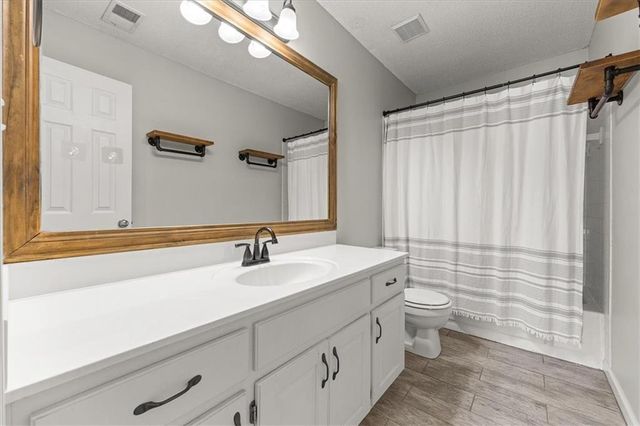 15826 Maple Street, Overland Park, KS 66223