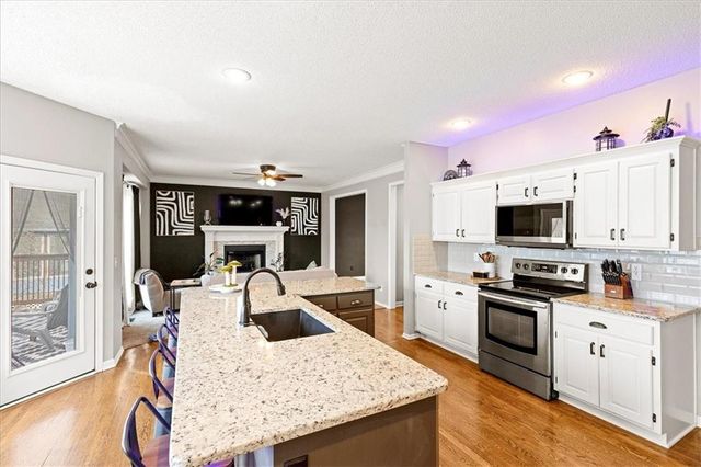 15826 Maple Street, Overland Park, KS 66223