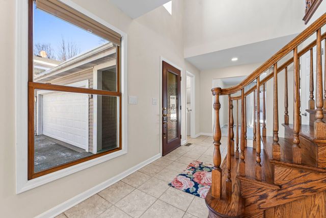 9 Edgewood Road, Vernon Hills, IL 60061