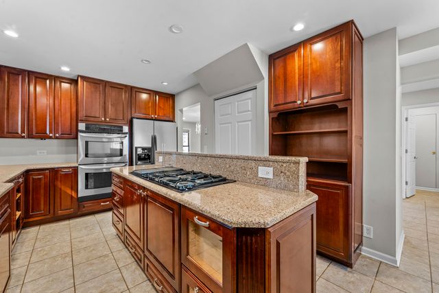 9 Edgewood Road, Vernon Hills, IL 60061