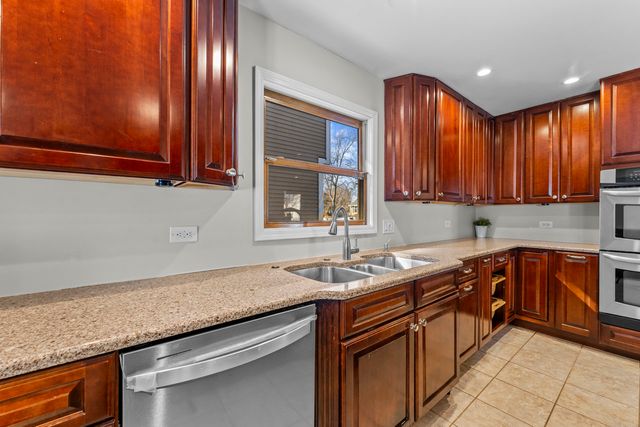 9 Edgewood Road, Vernon Hills, IL 60061