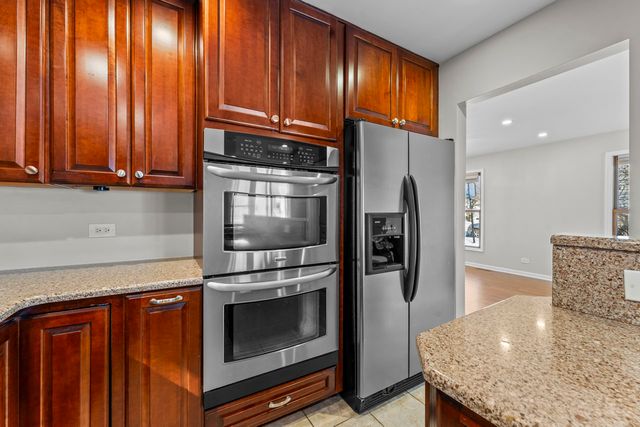 9 Edgewood Road, Vernon Hills, IL 60061