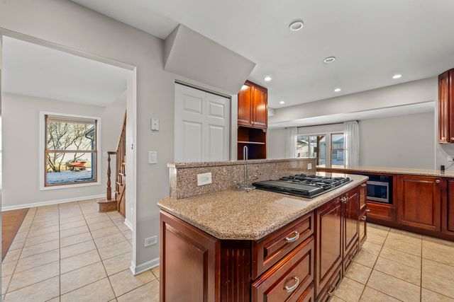 9 Edgewood Road, Vernon Hills, IL 60061