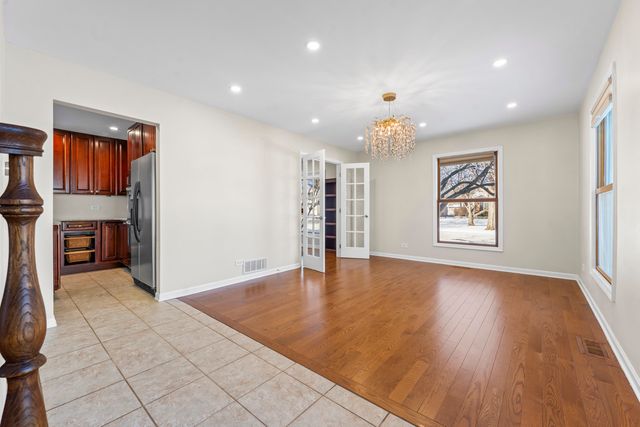 9 Edgewood Road, Vernon Hills, IL 60061