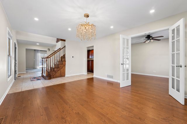 9 Edgewood Road, Vernon Hills, IL 60061