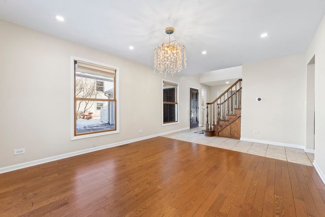 9 Edgewood Road, Vernon Hills, IL 60061