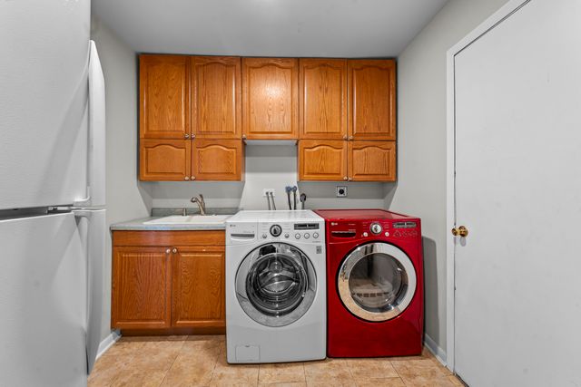 9 Edgewood Road, Vernon Hills, IL 60061