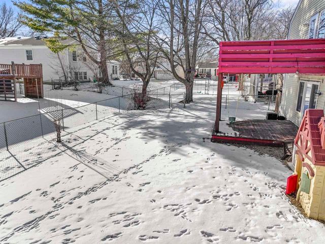 9 Edgewood Road, Vernon Hills, IL 60061