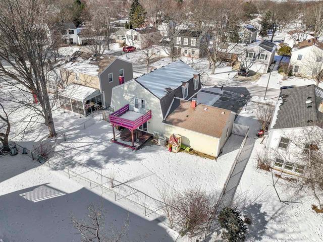 9 Edgewood Road, Vernon Hills, IL 60061