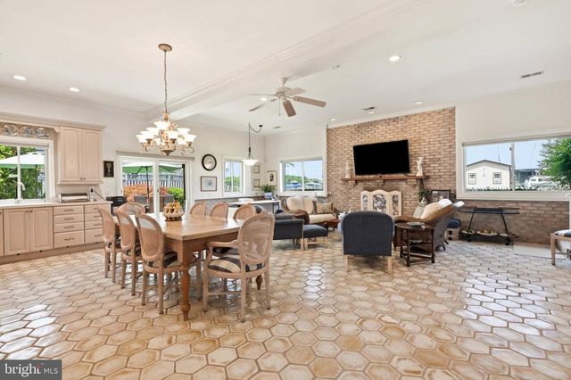 3689 1ST AVE, Edgewater, MD 21037