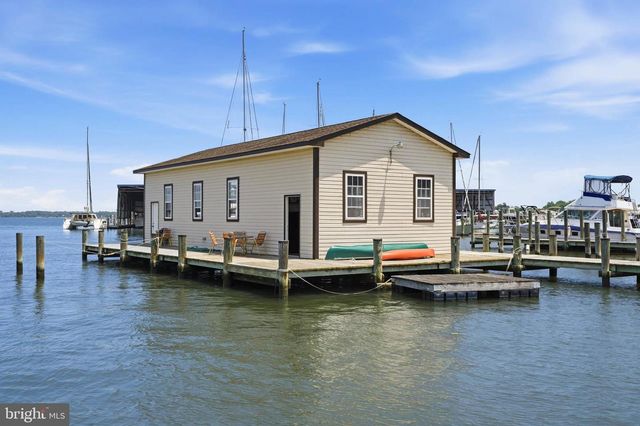 3689 1ST AVE, Edgewater, MD 21037