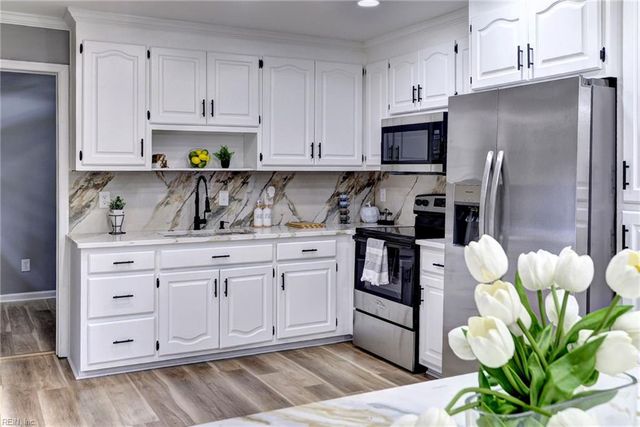 2505 Low Ground RD, Hayes, VA 23072