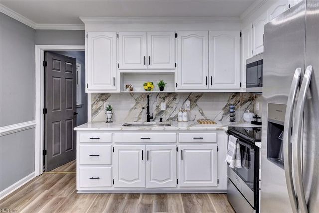 2505 Low Ground RD, Hayes, VA 23072