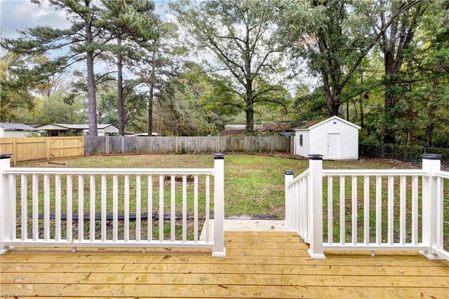 2505 Low Ground RD, Hayes, VA 23072