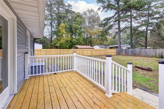 2505 Low Ground RD, Hayes, VA 23072