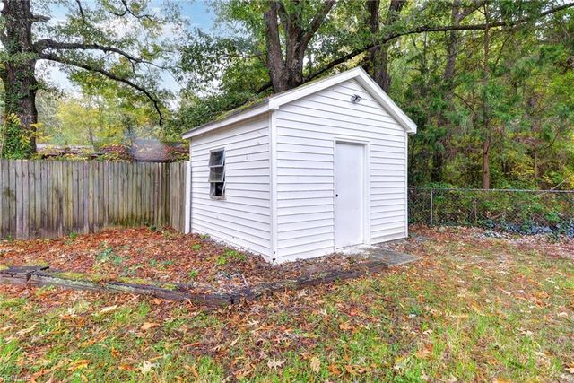 2505 Low Ground RD, Hayes, VA 23072