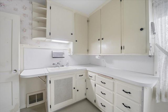 1171 Liberty Avenue, Waterloo, IA 50702