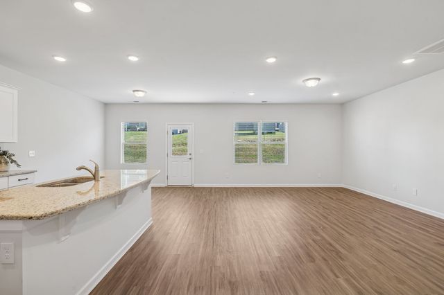 3280 Holiday Ln, Columbia, TN 38401