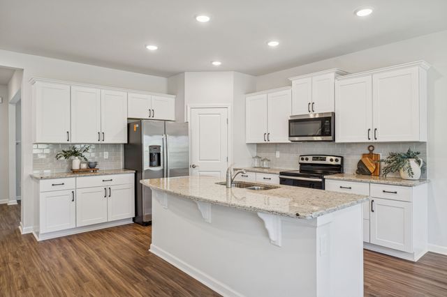 3280 Holiday Ln, Columbia, TN 38401