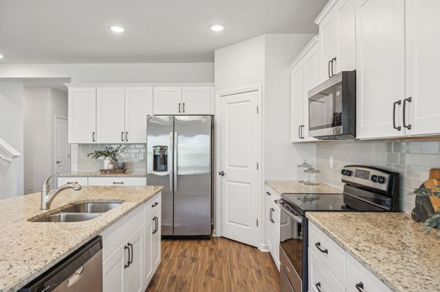 3280 Holiday Ln, Columbia, TN 38401