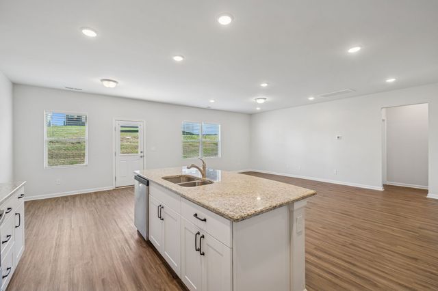 3280 Holiday Ln, Columbia, TN 38401