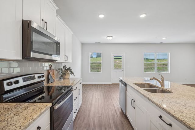 3280 Holiday Ln, Columbia, TN 38401