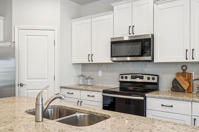 3280 Holiday Ln, Columbia, TN 38401