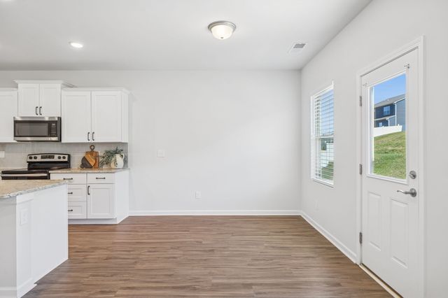 3280 Holiday Ln, Columbia, TN 38401