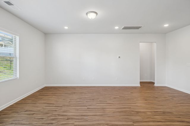 3280 Holiday Ln, Columbia, TN 38401