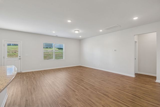 3280 Holiday Ln, Columbia, TN 38401