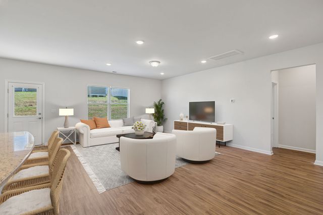 3280 Holiday Ln, Columbia, TN 38401