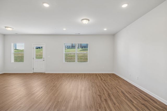 3280 Holiday Ln, Columbia, TN 38401