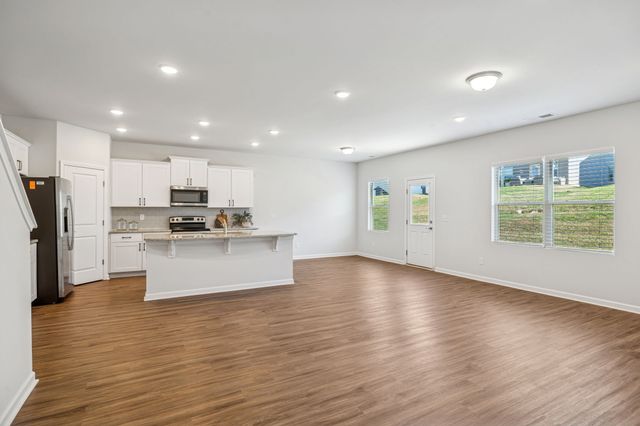 3280 Holiday Ln, Columbia, TN 38401