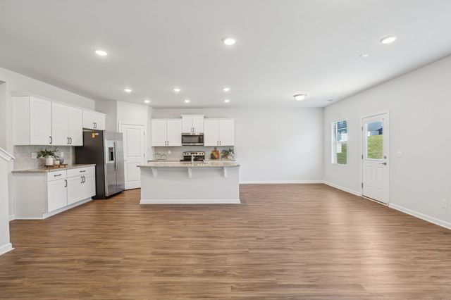 3280 Holiday Ln, Columbia, TN 38401