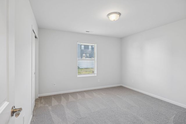 3280 Holiday Ln, Columbia, TN 38401