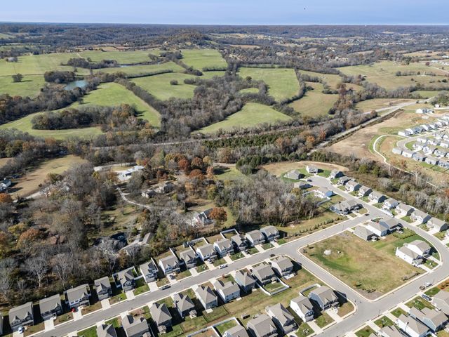 3280 Holiday Ln, Columbia, TN 38401