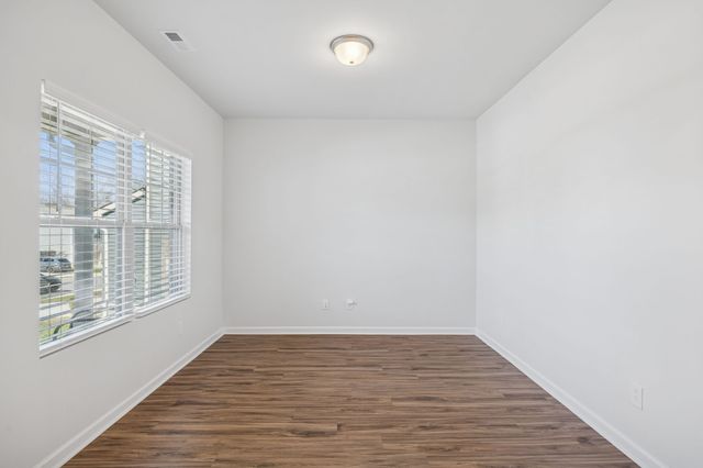 3280 Holiday Ln, Columbia, TN 38401