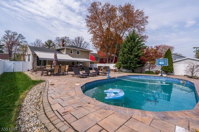 74 Emerald Pl, Clark Twp., NJ 07066