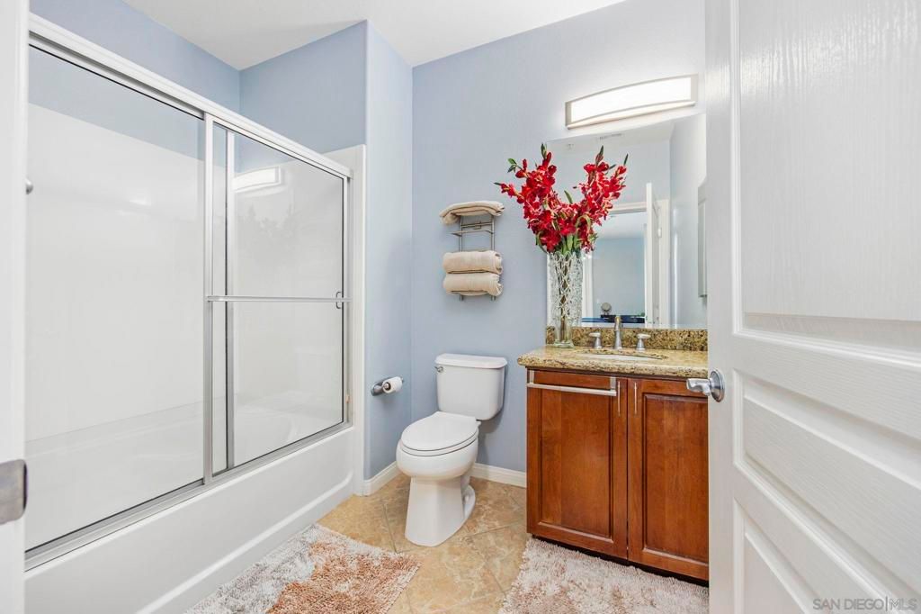 Image 10 of property listing at 3877 Pell Pl 312 312, San Diego, CA 92130