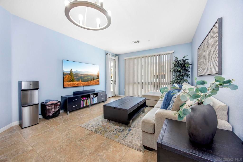 Image 7 of property listing at 3877 Pell Pl 312 312, San Diego, CA 92130